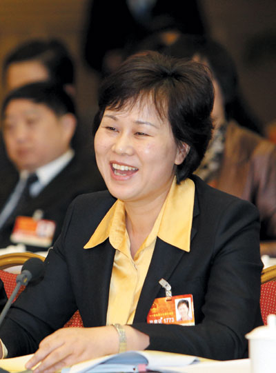 全国人大代表,岳阳市市长黄兰香.