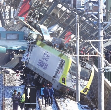 土耳其高铁撞车