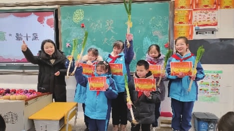 期末奖励挺“食”在 湖南中小学老师们花式“整活儿”