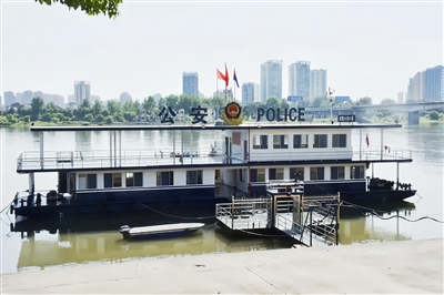 武陵公安1号趸船交付启用