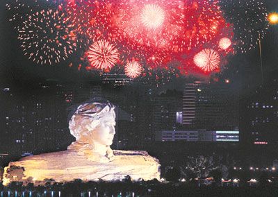 秦慧英)今晚8时,一场绝美的"祖国颂"烟花盛宴在橘子洲头绽放,烟花照亮