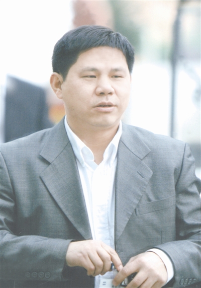 湖南对外经济贸易职业学院党委书记黄建中,院长屈孝初率全体教职员工