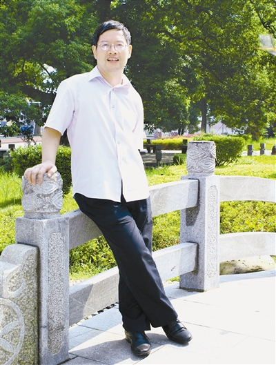 梁良墚,湖南师范大学附中地理老师,特级教师,长沙市"梁良墚地理棺作