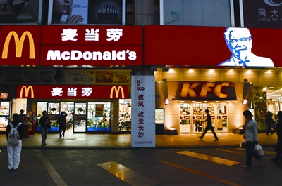 24小时营业的麦当劳与肯德基 记者 童迪 摄